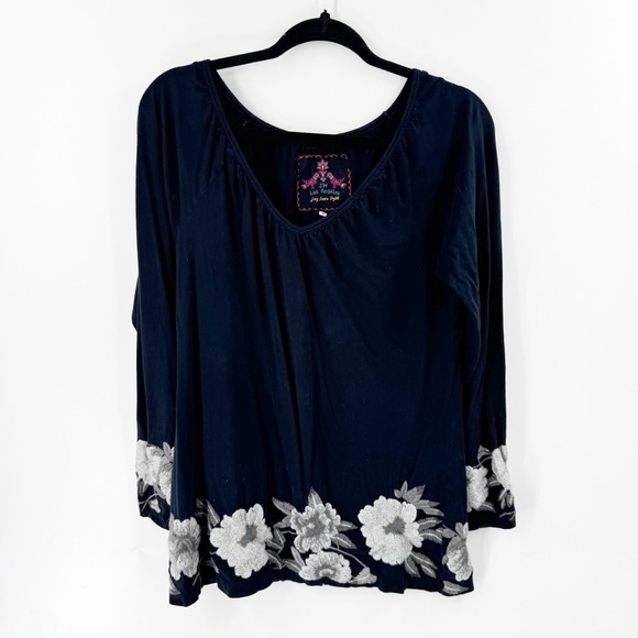 ✅ JOHNNY WAS BLACK EMBROIDERED TUNIC TOP WITH SHADES OF GREY FLORAL SIZE SMALL - Picture 1 of 7